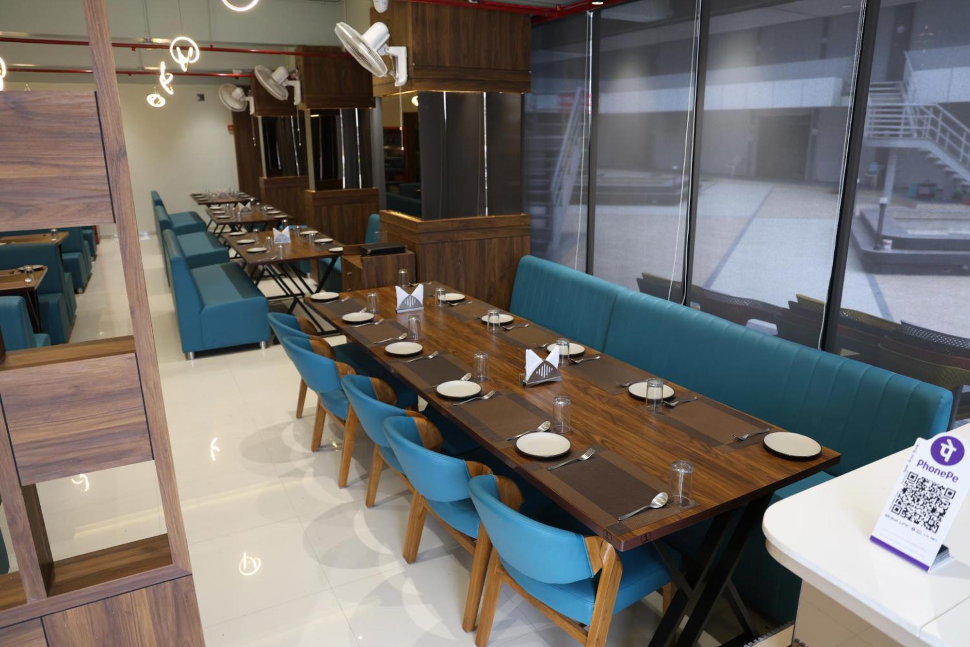Hotel Royal Bistro Mahesana Bagian luar foto