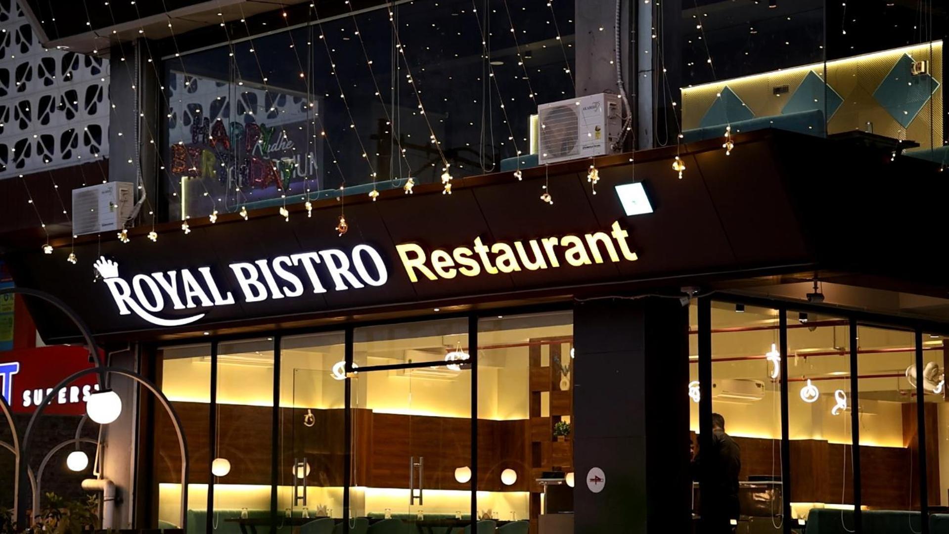 Hotel Royal Bistro Mahesana Bagian luar foto